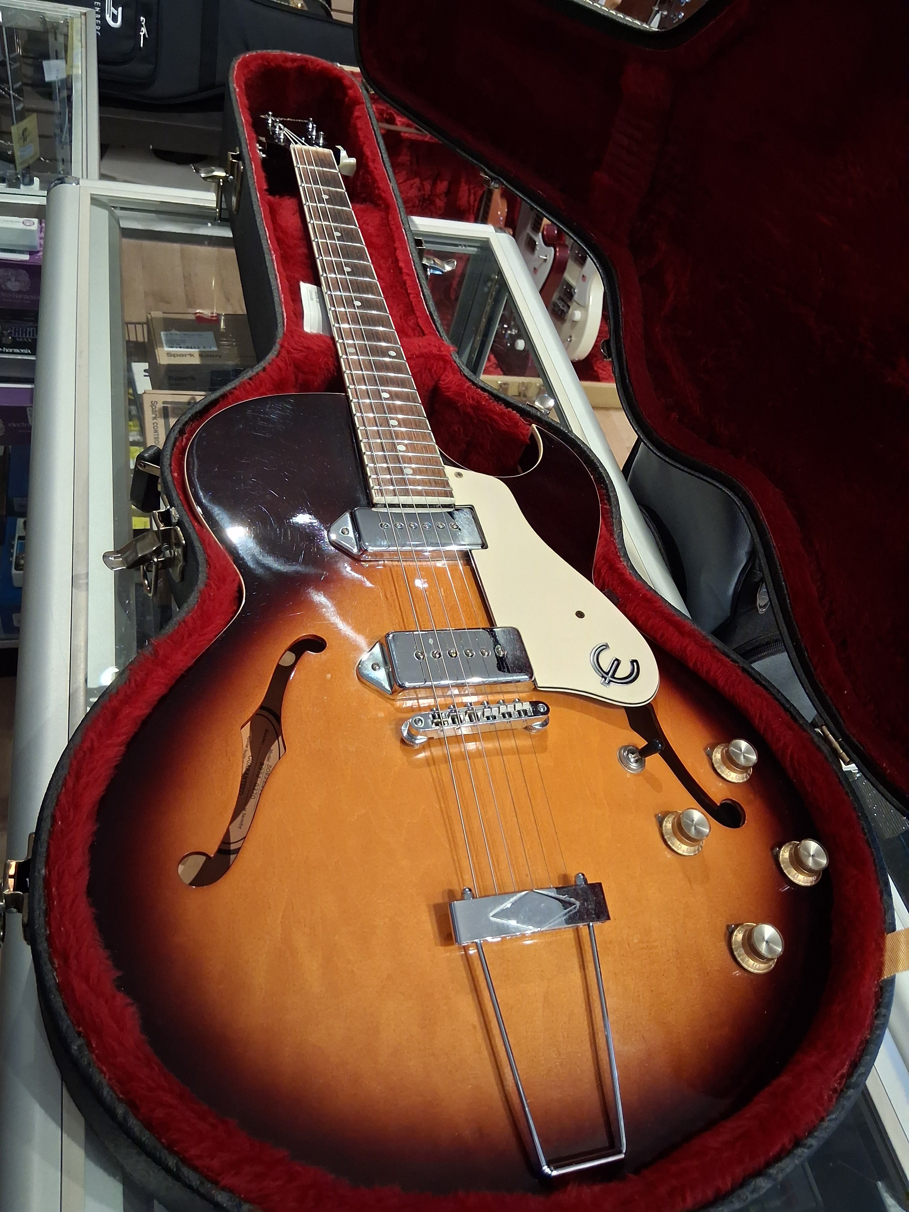 Epiphone - Sorrento hollowbody guitar with hardshell case -USED-
