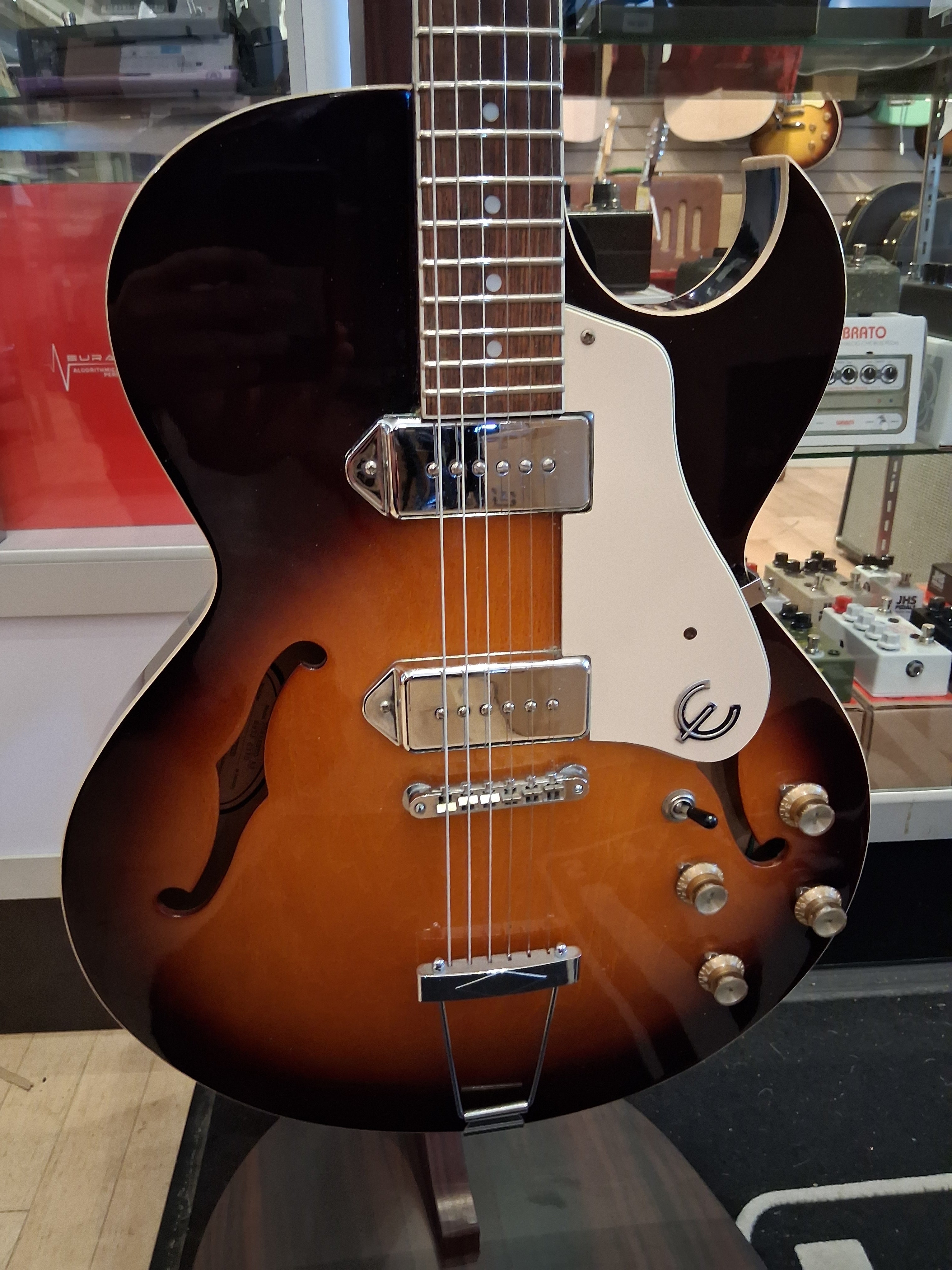 Epiphone - Sorrento hollowbody guitar with hardshell case -USED-