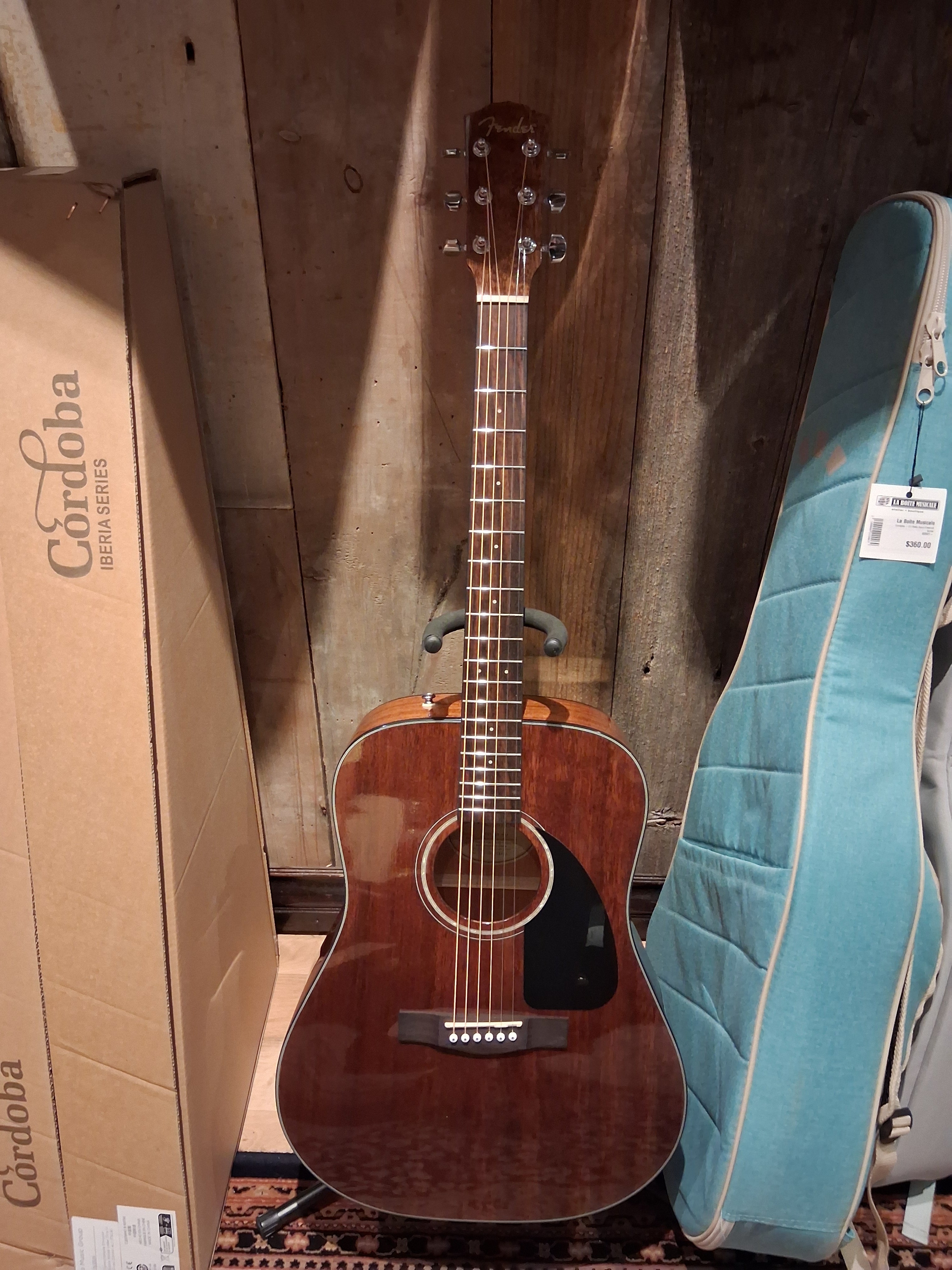 Fender CD-60 with case -USED-