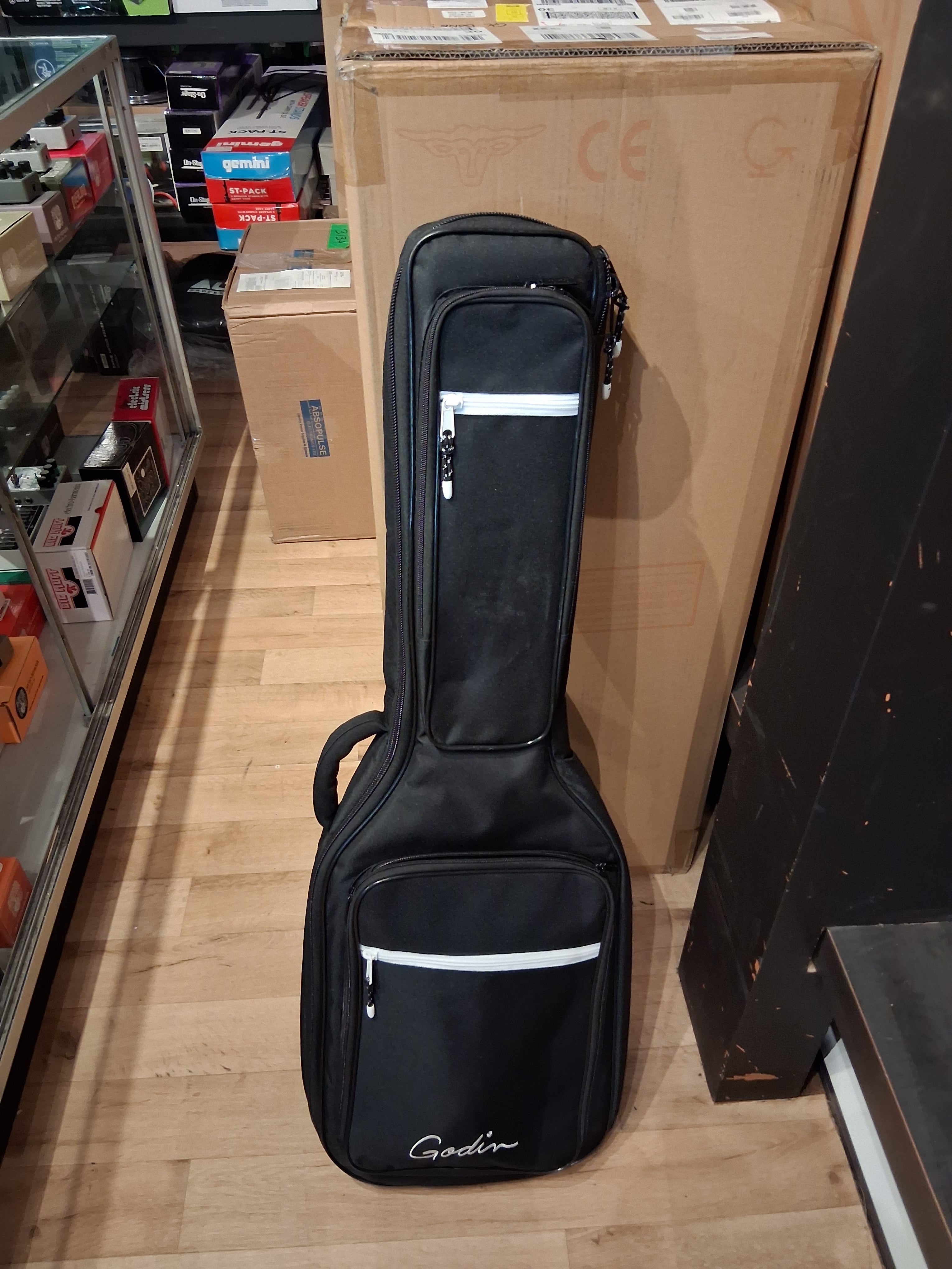 Godin Artisan (87-91) with gigbag -USED-