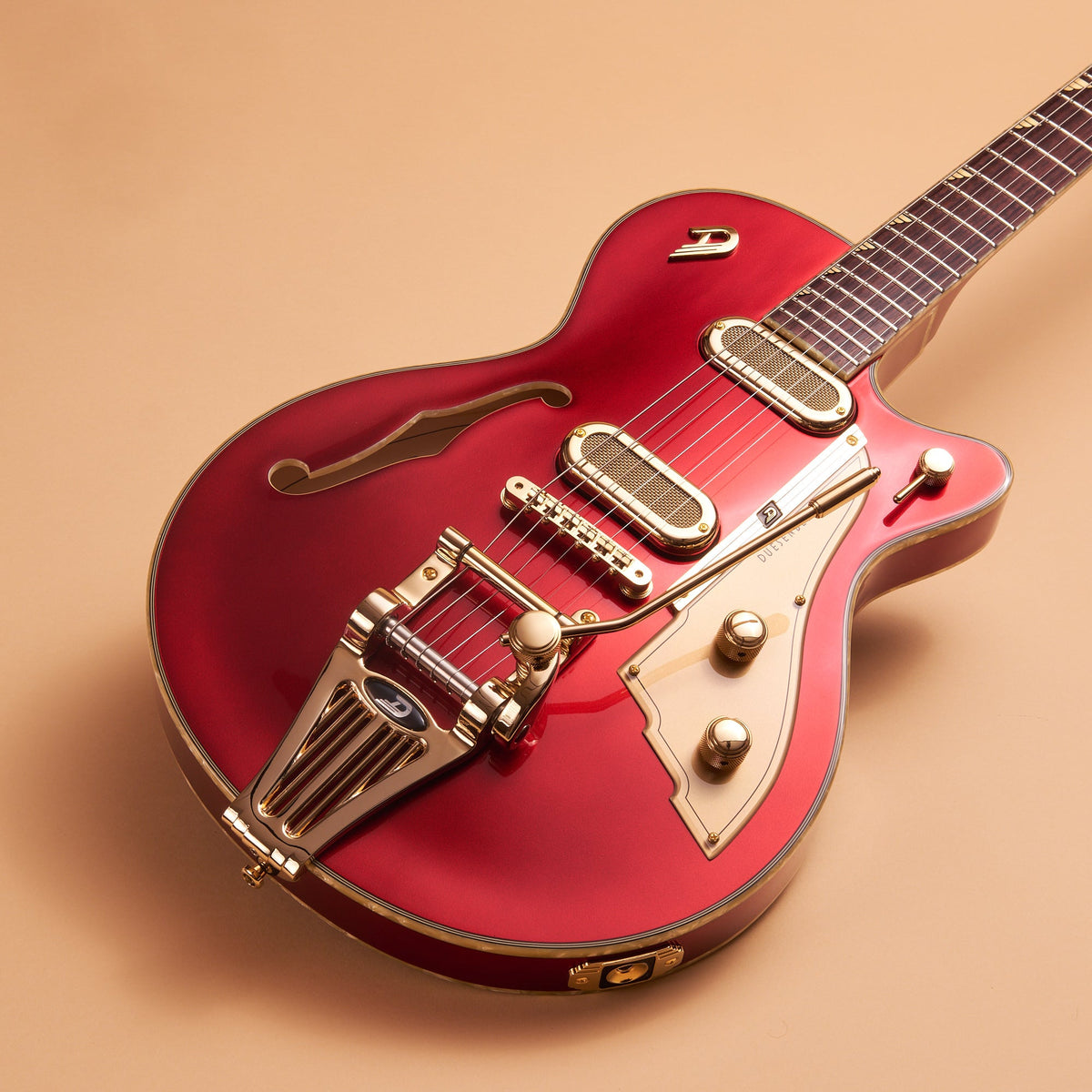 Duesenberg Starplayer TV Phonic Electric Guitar - Balboa Pearl Red – body and gold hardware detail