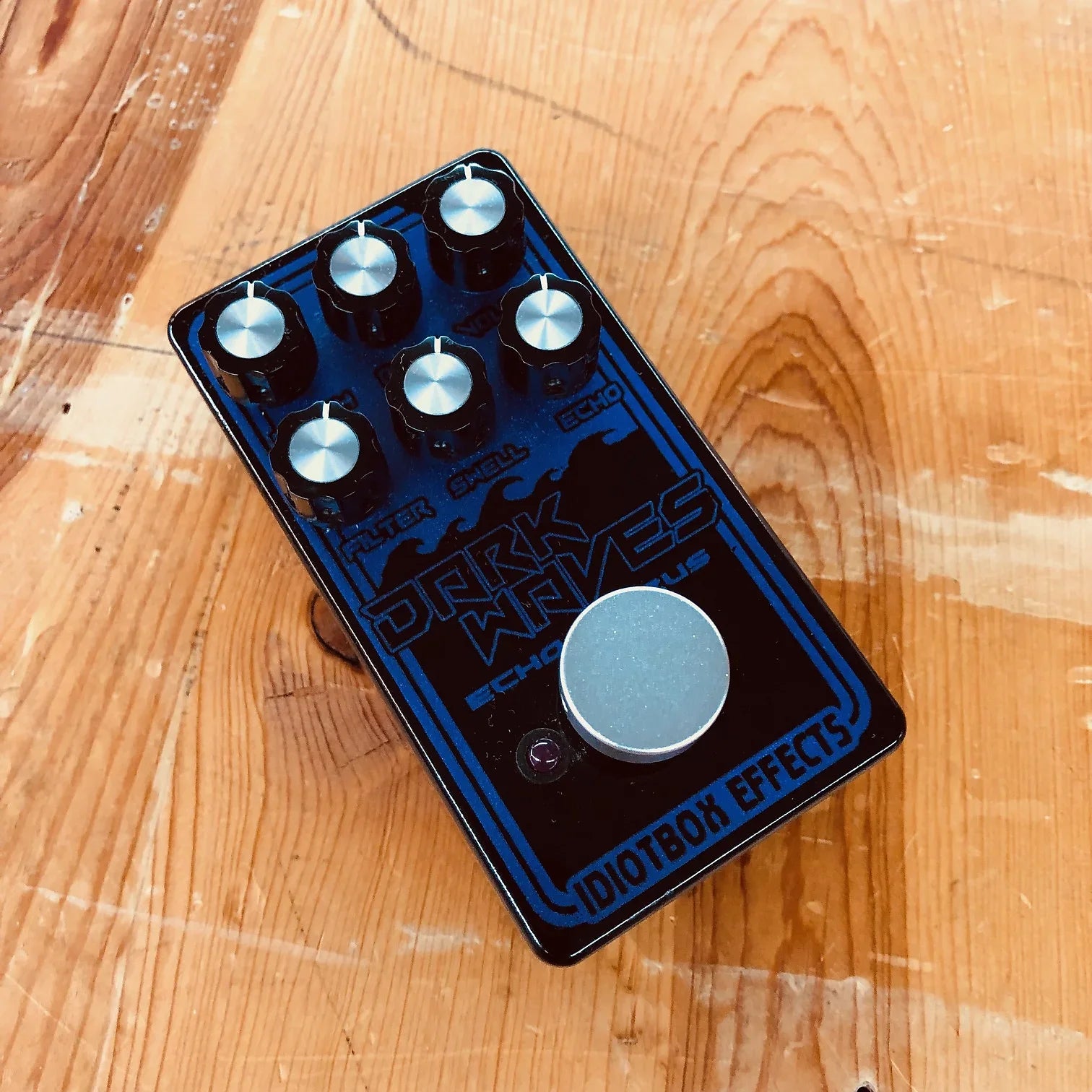 IdiotBox Pedals Dark Waves Echo Chorus