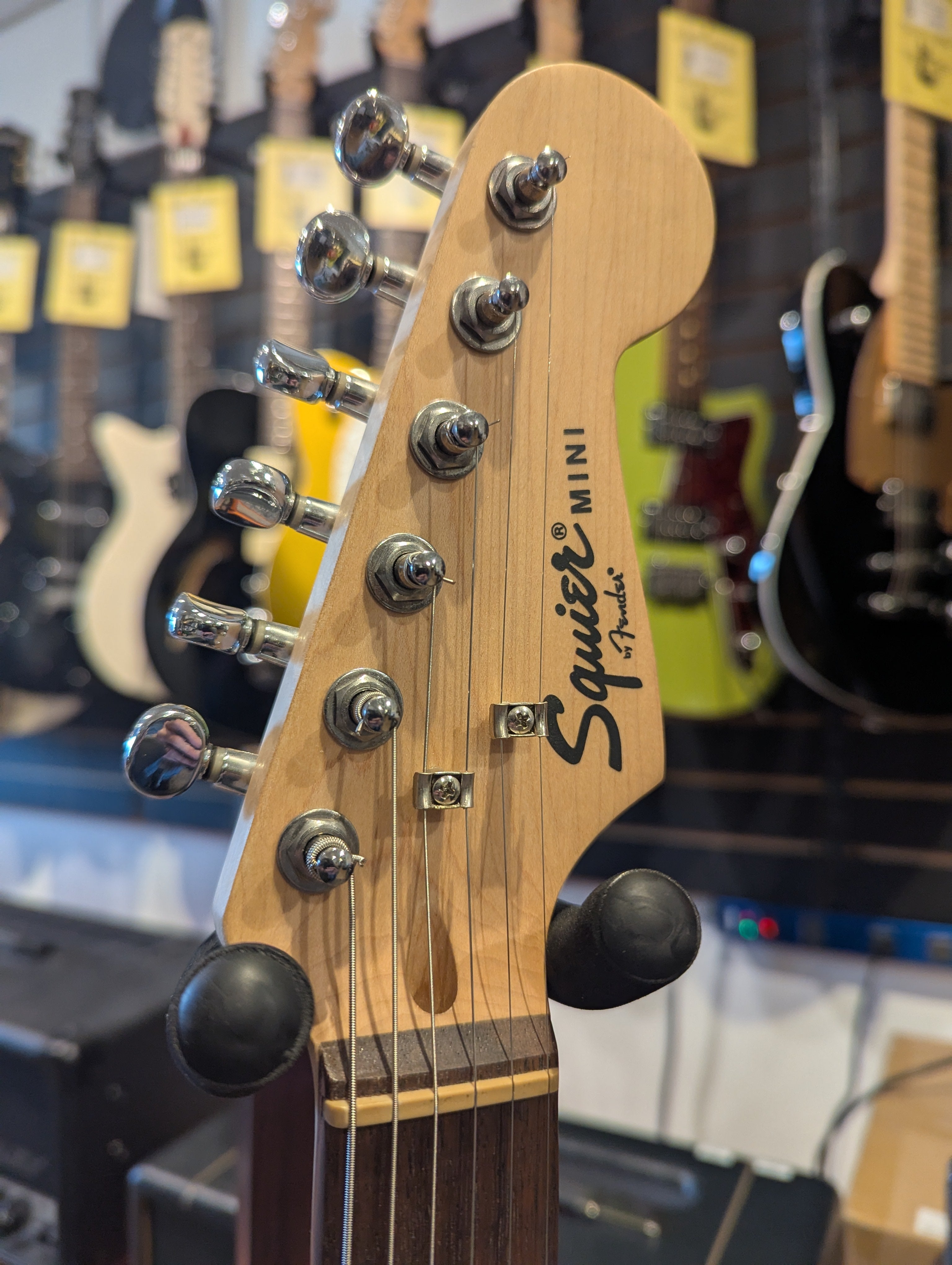 Squier Mini 3/4 Electric Pink / Used