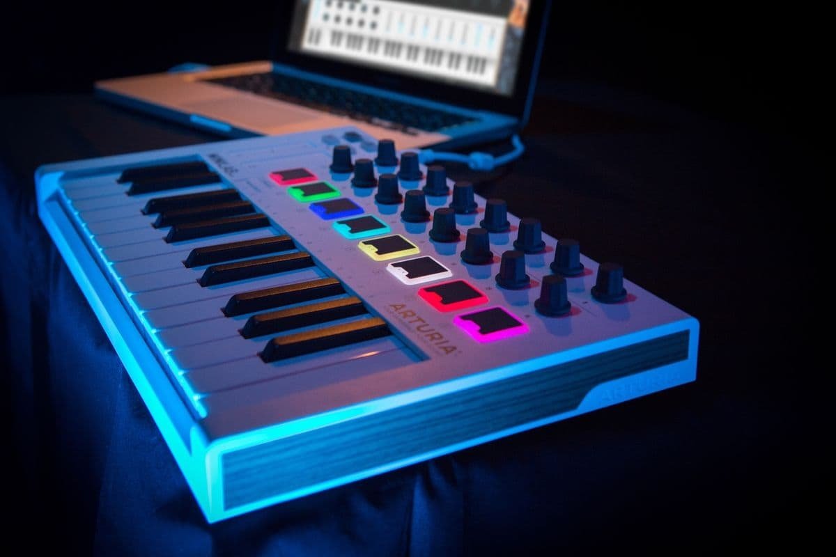 Arturia - MiniLab MkII 25 Mini Key Controller - La Boîte Musicale - Controller - Arturia -