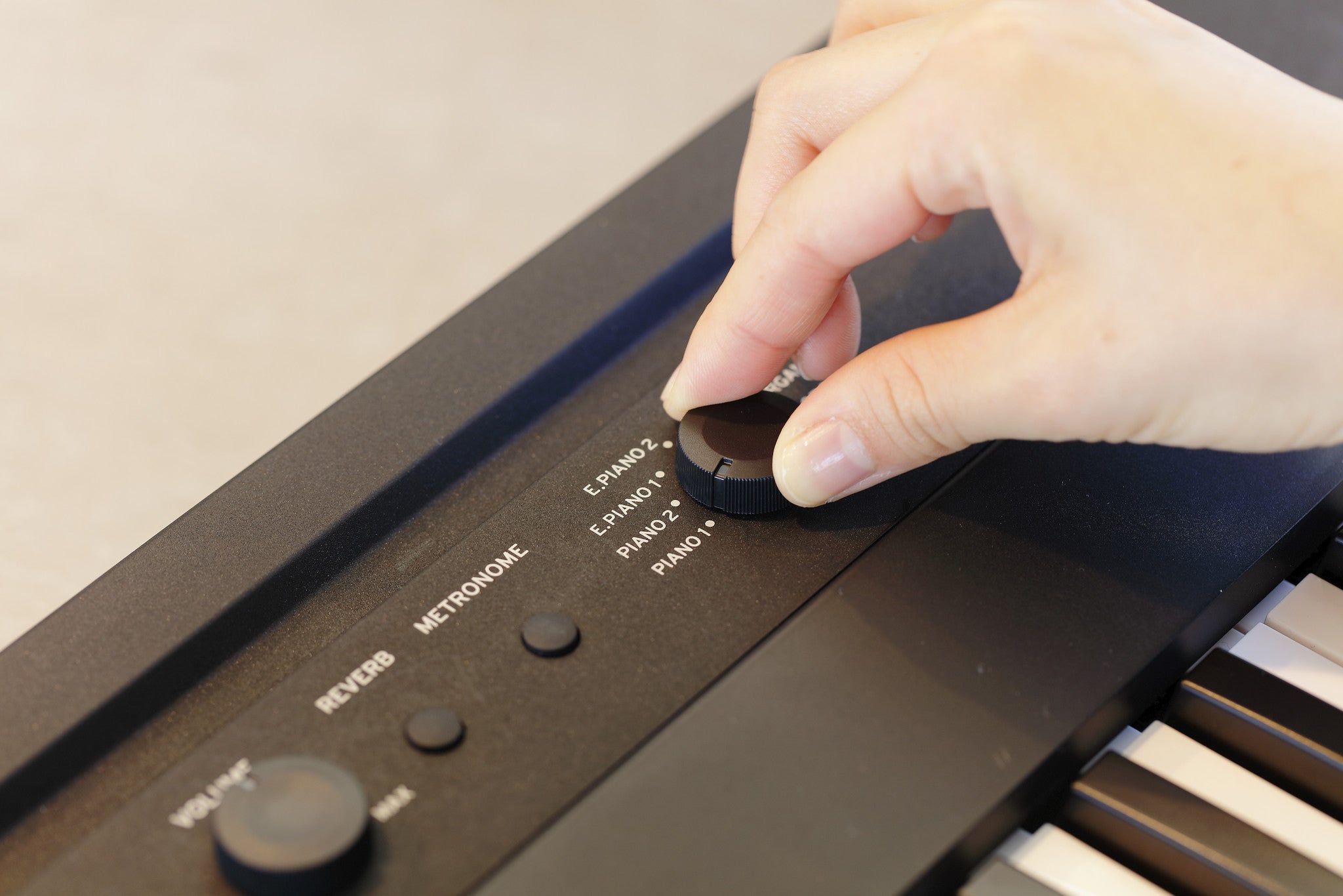Korg - Liano 88 - Key Piano With Kronos LS Action - Black - La Boîte Musicale - Electric Pianos - Korg -