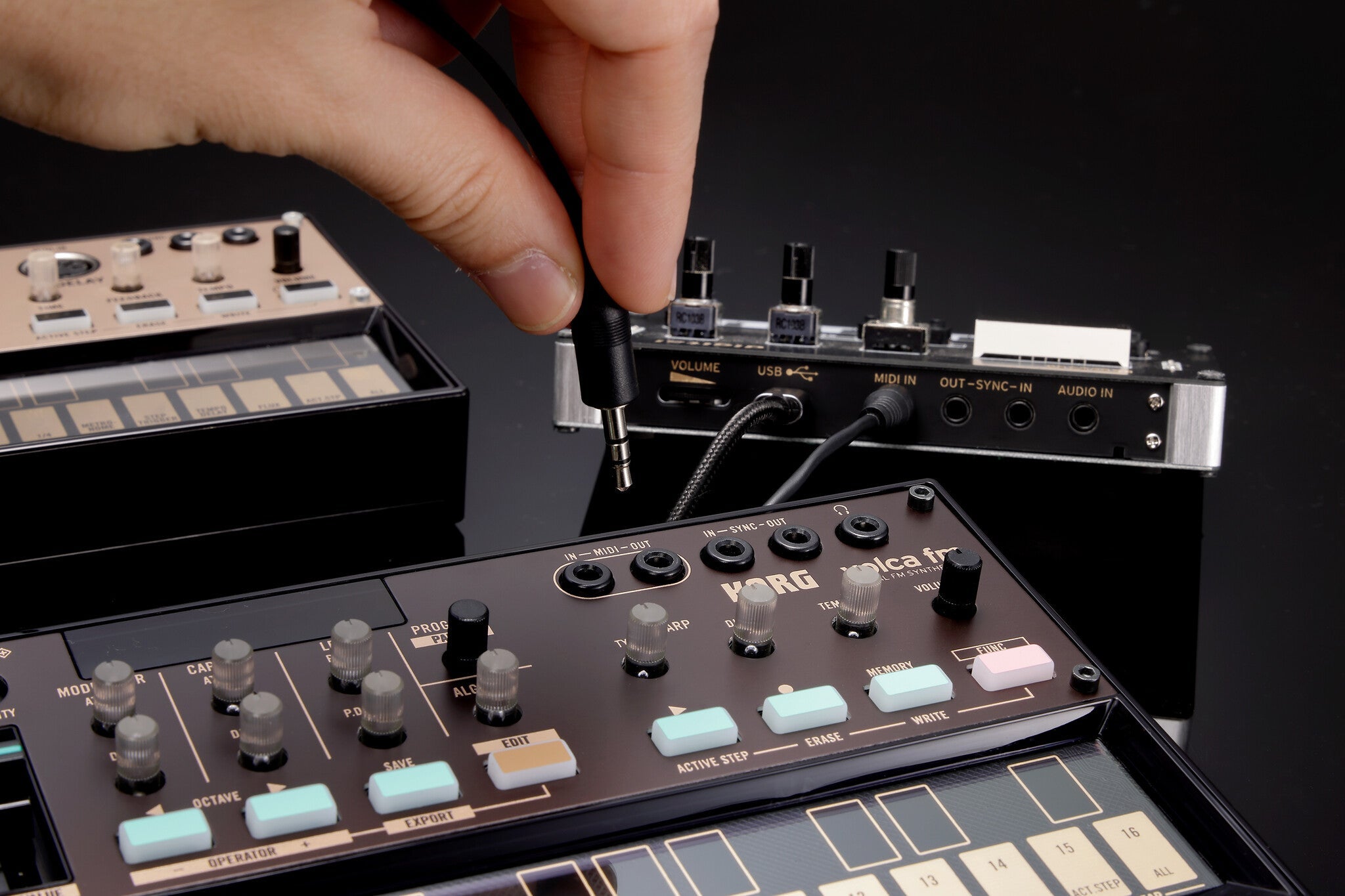 Korg - Volca FM Digital FM Synthesizer - La Boîte Musicale - Synthesizers - Korg -