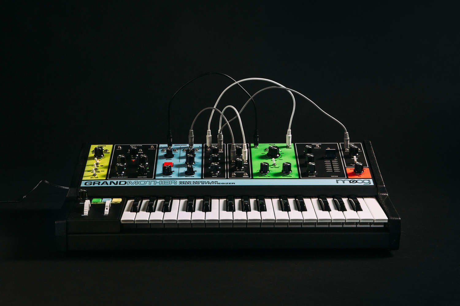 Moog - Grandmother Semi - Modular Analog Synthesizer - La Boîte Musicale - Synthesizers - Moog -