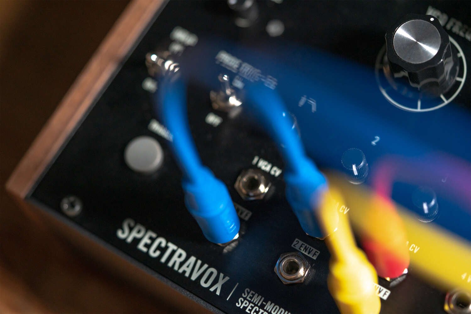 Moog - Spectravox Semi - Modular Analog Spectral Processor - La Boîte Musicale - La Boîte Musicale -