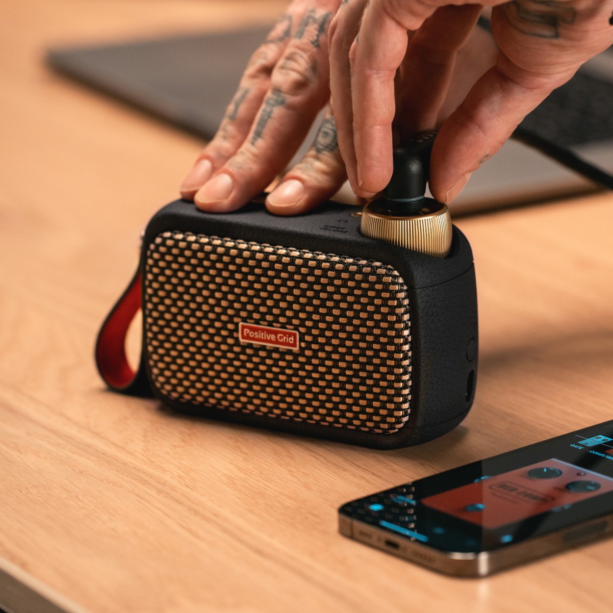 Positive Grid - Ultra - portable Smart Guitar Amp and Bluetooth Speaker - La Boîte Musicale - Electric Guitar Amplifier - Positive Grid -