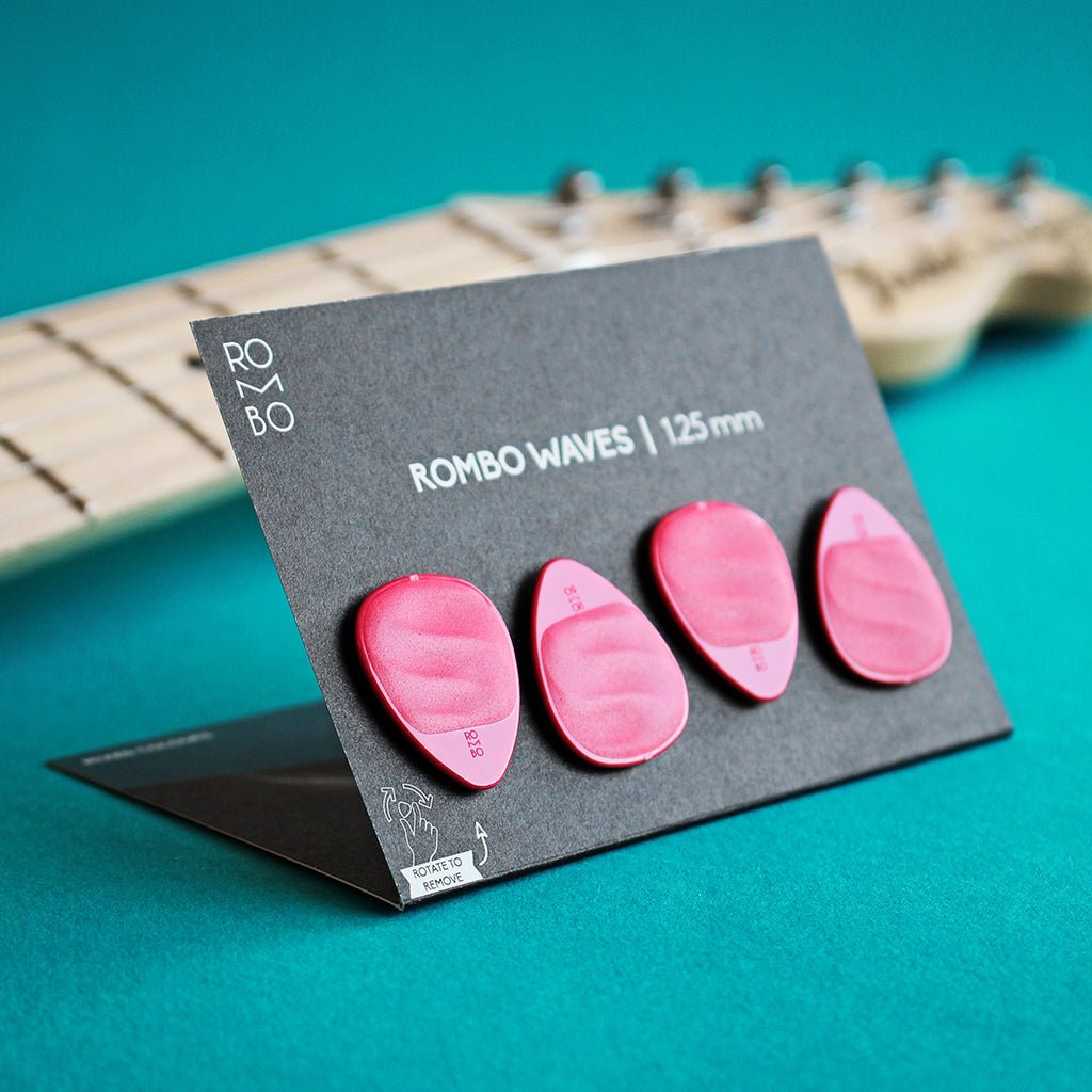 The Rombo Waves Pick Set (4 guitar picks) Strawberry Red - La Boîte Musicale - Rombo Picks -