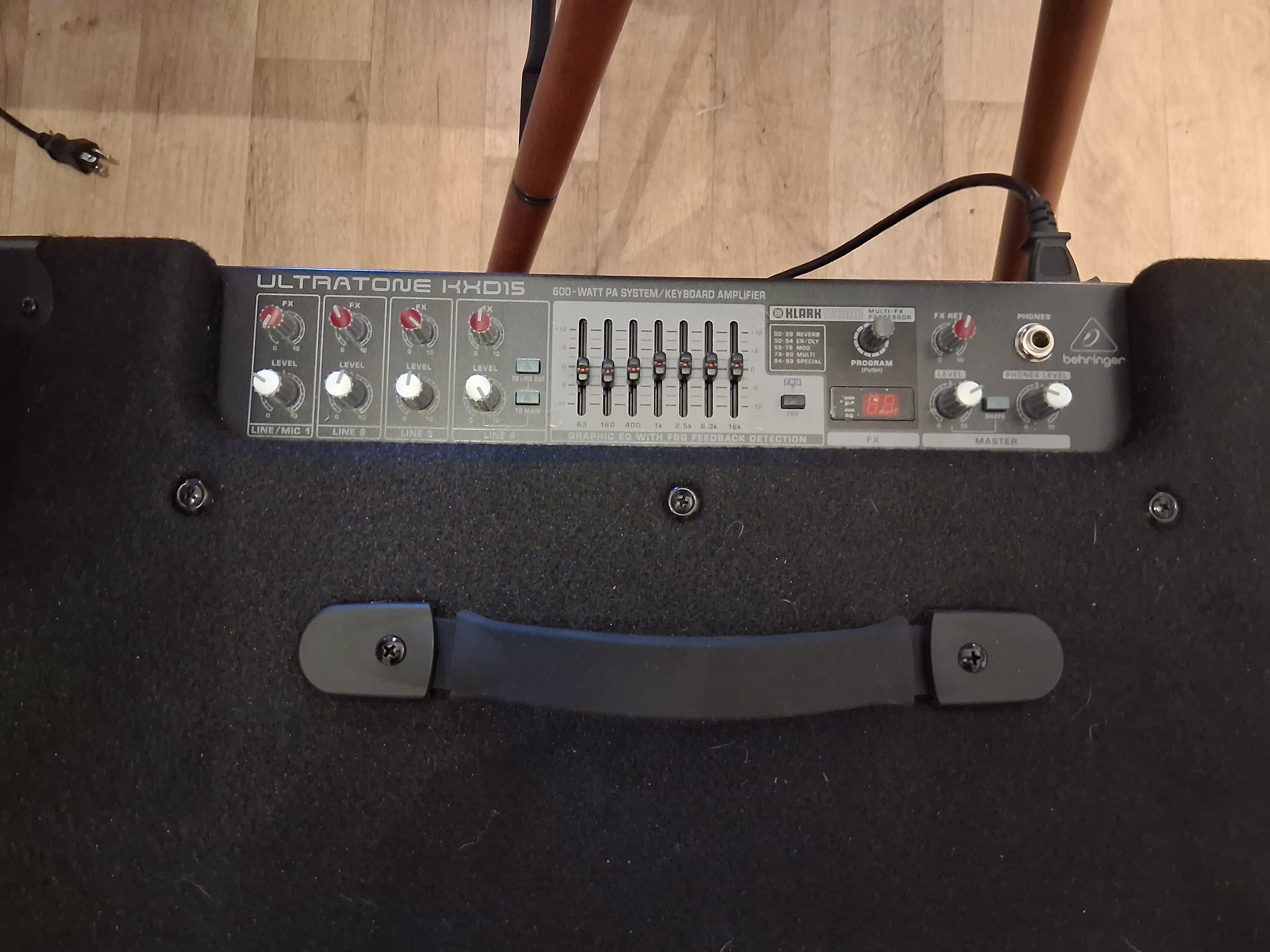 Behringer - KXD15 keyboard amplifier -USED-
