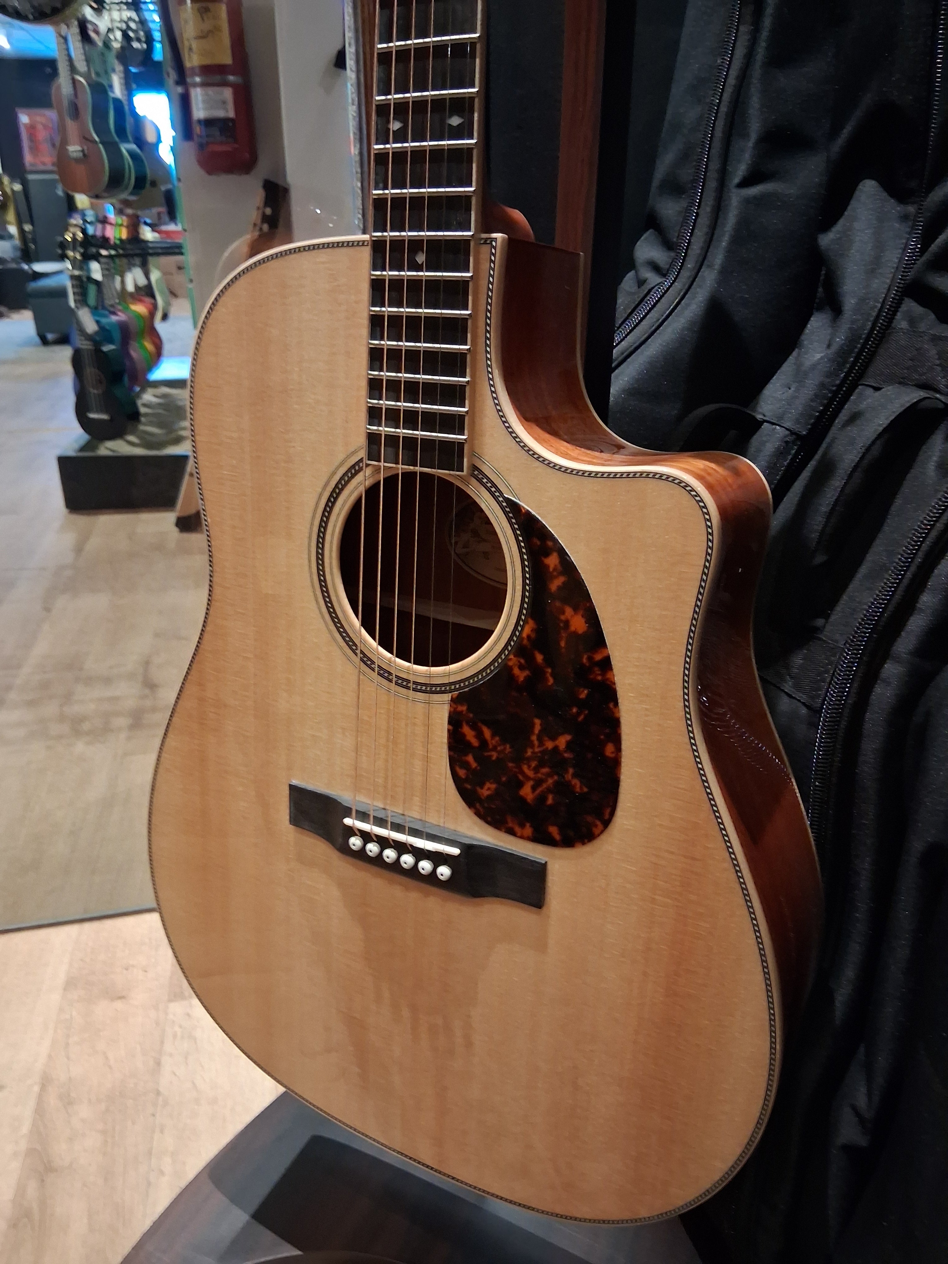 Larrivée DV-44 Series Mahogany