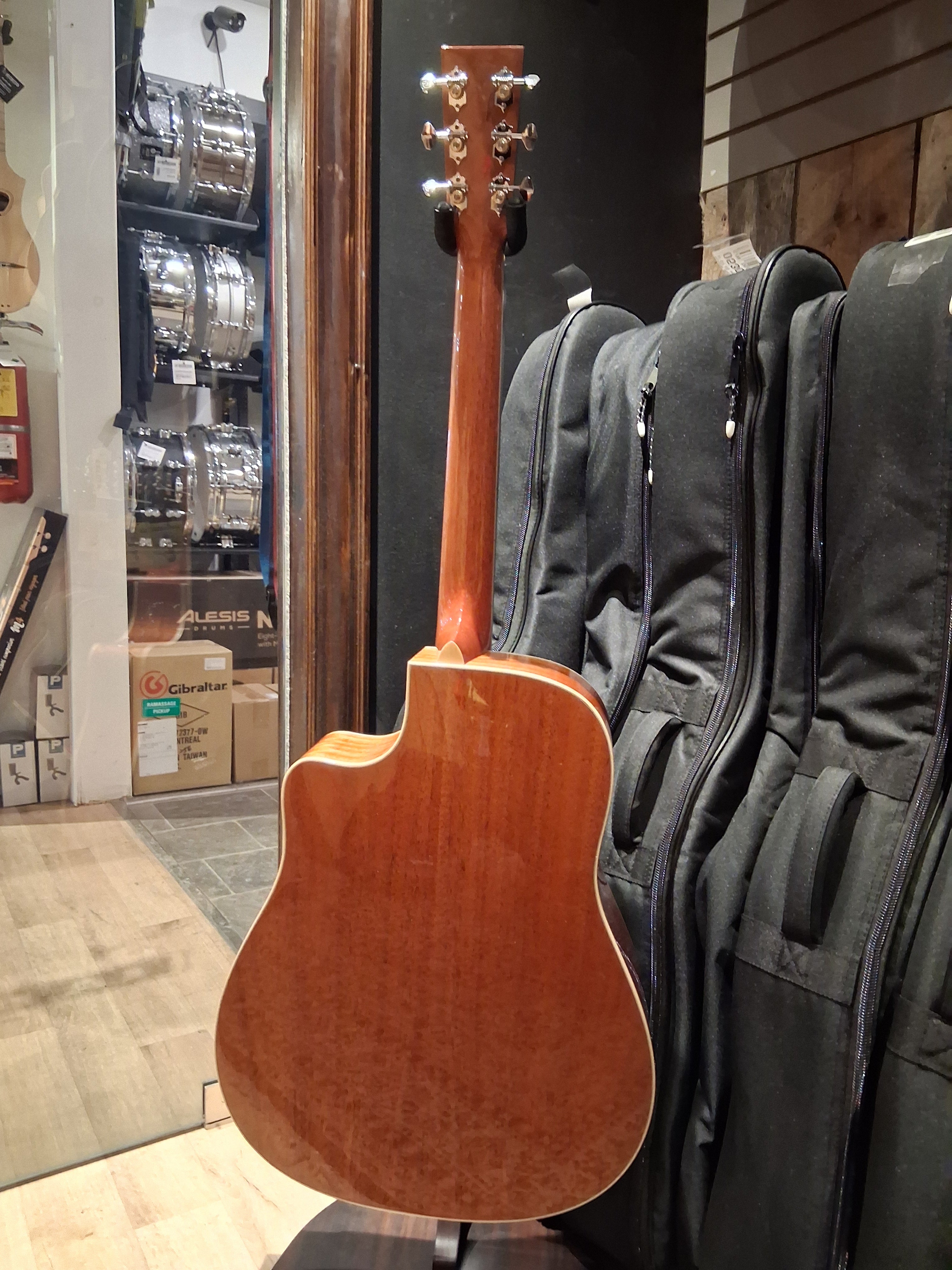 Larrivée DV-44 Series Mahogany