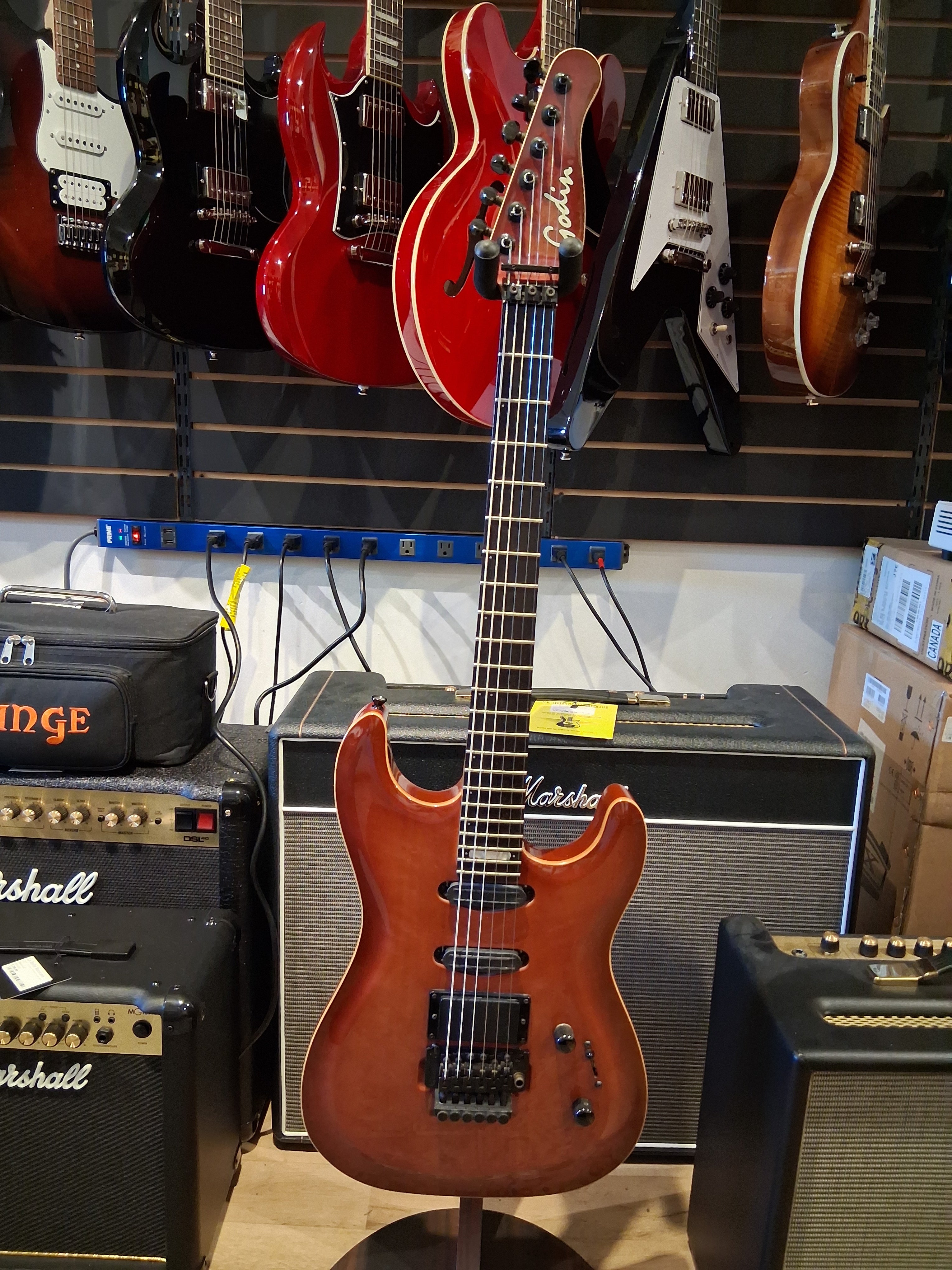 Godin Artisan (87-91) with gigbag -USED-