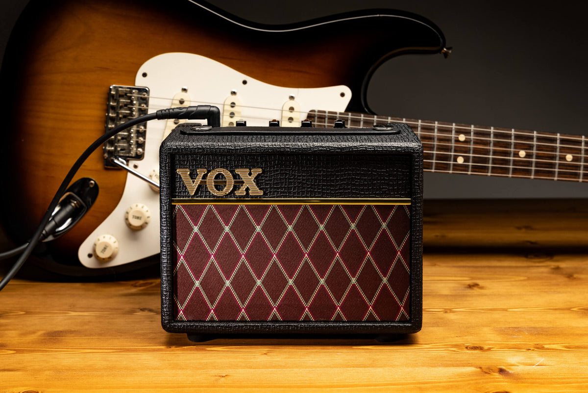 VOX AC Mini branché à une guitare électrique
