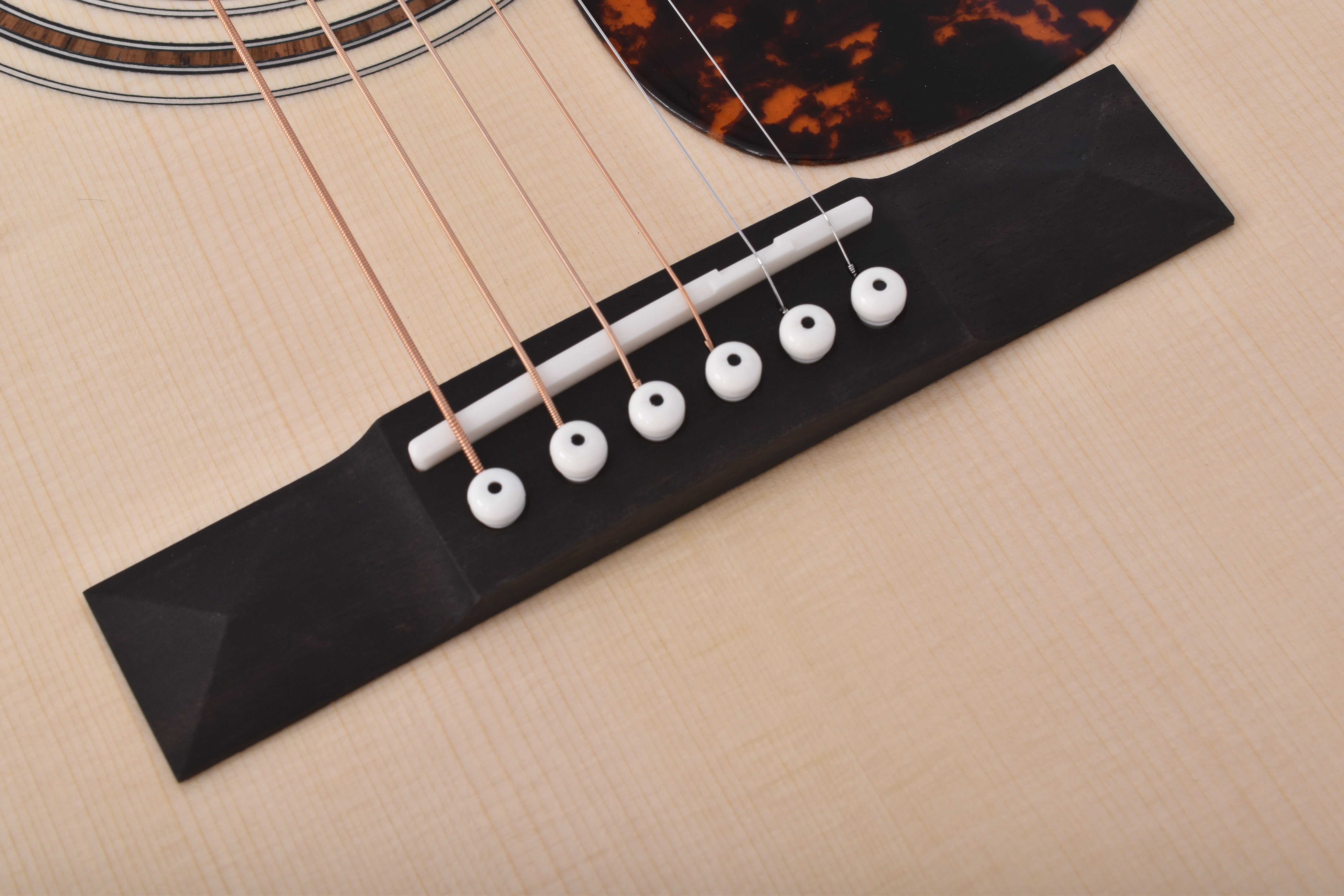 Larrivée OM-24E Series Mahogany