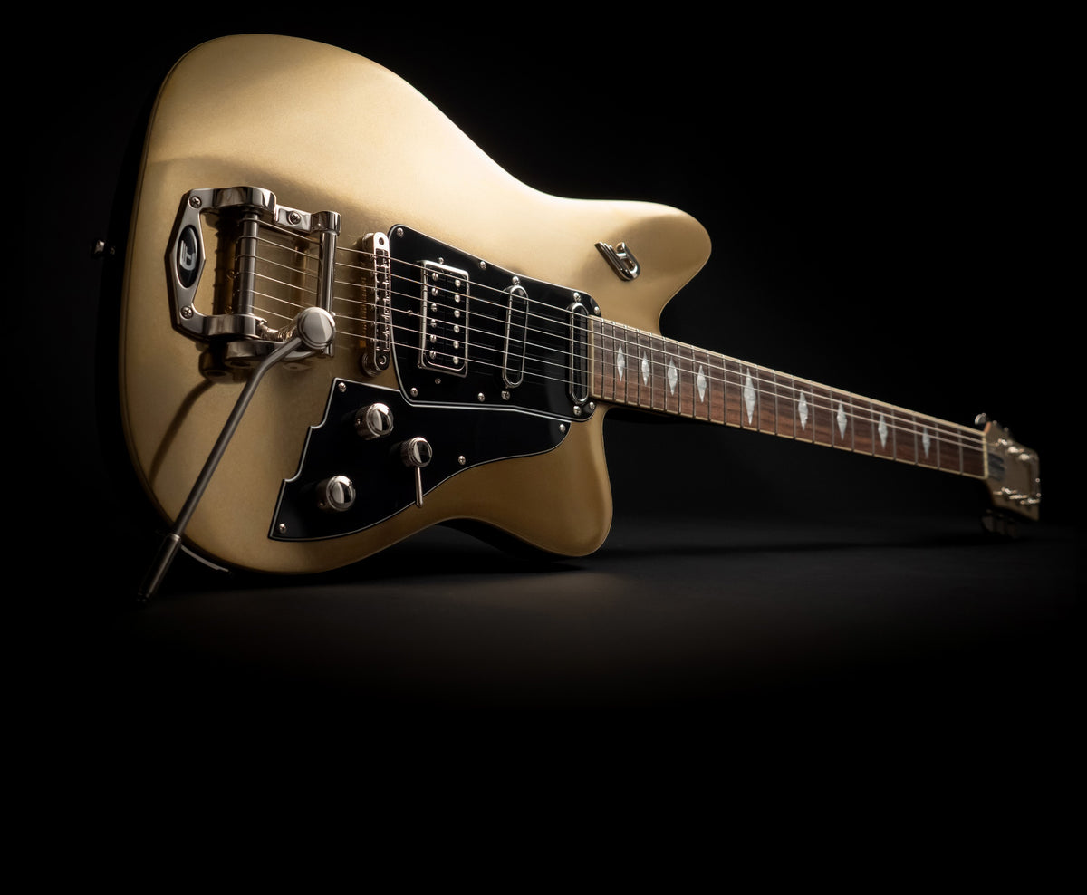 Duesenberg Hanover Gold Starplayer TV - angled body and hardware view