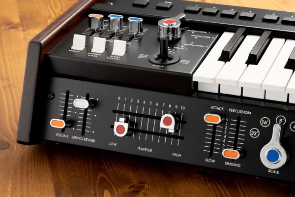 Korg - 37-Key Mini 700S Synthesizer With Case