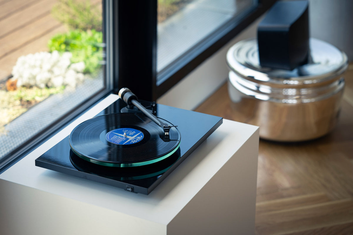 Pro-Ject T2 SUPER PHONO (Rainier) - GLOSS BLACK — vue 1