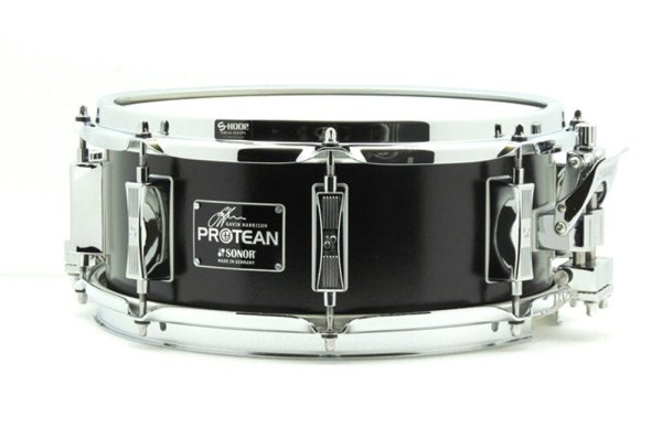 Sonor-GH = Gavin Harrison, SE = Standard Edition, 12" x 5", Birch,  6 mm, incl. 2 x "Protean" tuning key, 3 x dampening ring