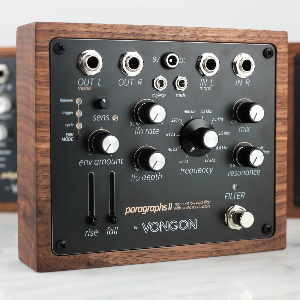 Paragraphs II Resonant low pass filter with stereo modulators